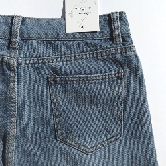 Money & Honey Heart Embroidered Knee Straight Leg Medium Wash High Rise Jeans L - Picture 14 of 16